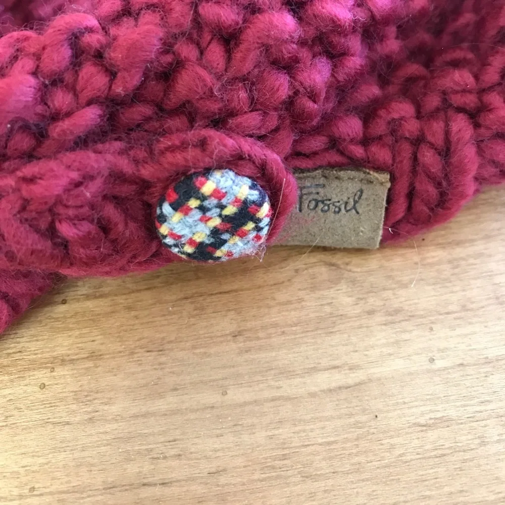 - Fossil hat and short button scarf